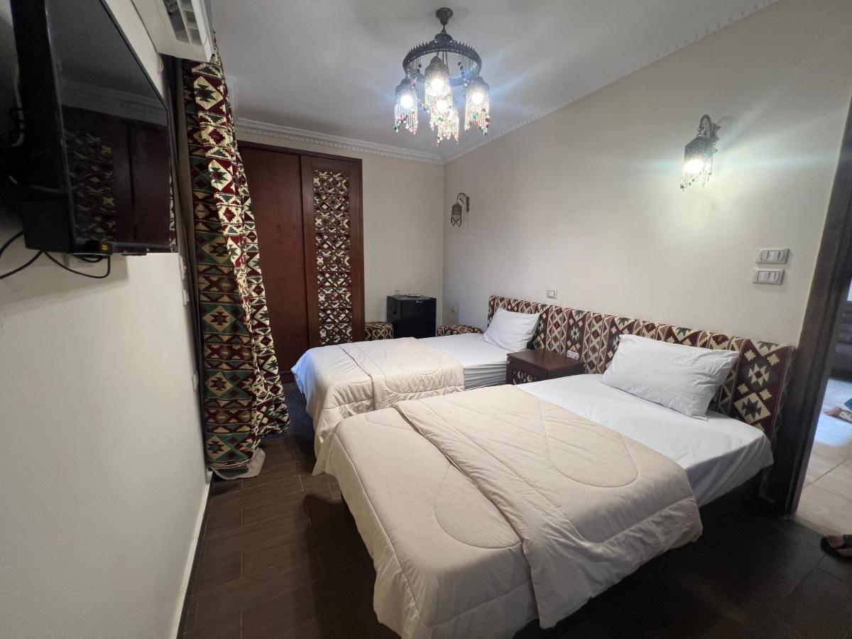 Bedouin Pyramids View Hotel Kafrat al Jabal Luaran gambar