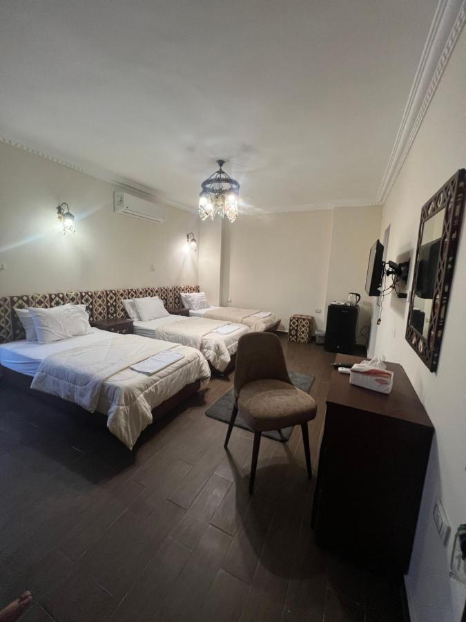 Bedouin Pyramids View Hotel Kafrat al Jabal Luaran gambar
