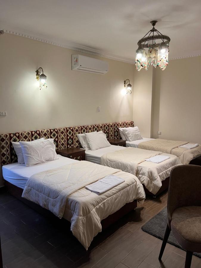 Bedouin Pyramids View Hotel Kafrat al Jabal Luaran gambar