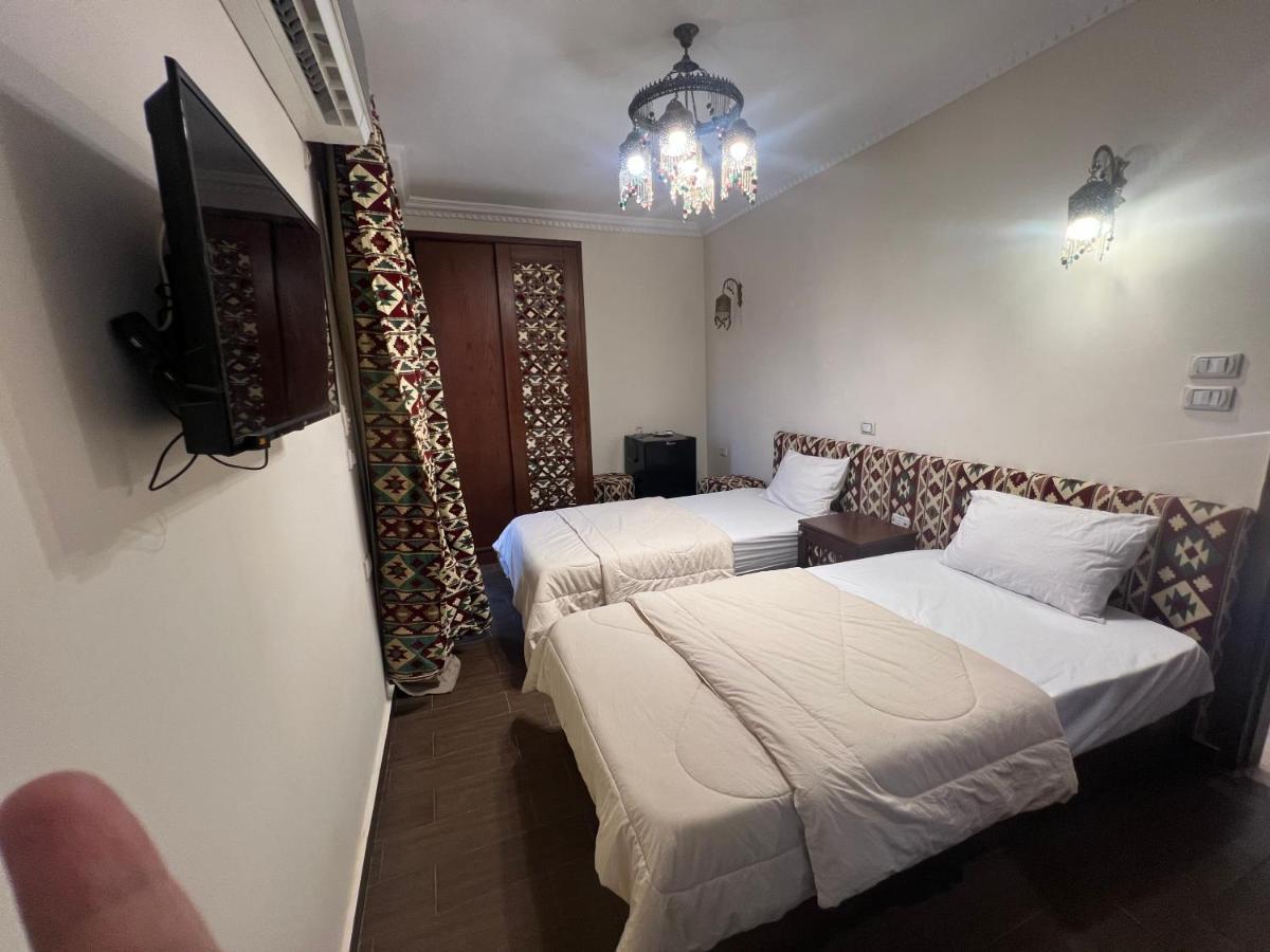 Bedouin Pyramids View Hotel Kafrat al Jabal Luaran gambar